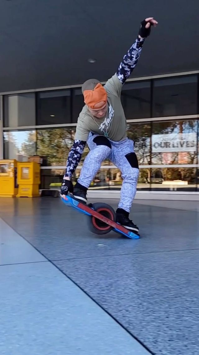✨ HIGHLIGHTS INCOMING ✨ Happy #stokesaturday! We see you crazy folks getting all innovative with your sends out there 👀 and it’s got us feeling all kinds of stoked! 

Clips from: 
@lijh.e @judefranczyk @thefloatlife @fluxmvmnt @ampedelectricgames @oak_city_shred_fest @float_with_pride @lgbhrt @onewheeel @henry.d.danger @maxxsend @shred_rebellion @northshore_onewheel @dirtsurferz @allieeeebs @wheelfemmestuff @electrohobo_owch_retrofitart @jon_troglio @onedadonewheel @the.onewheeler @ridegood @wheellifecricket